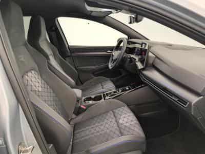 VW Golf VIII 2.0 TDI 150 DSG7 R-LINE (2025) - Foto 9