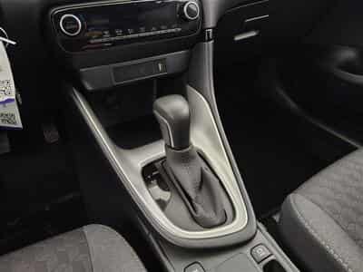 Toyota Yaris 1.5i VVT-i Hybrid E-CVT CARPLAY / CLIM (2025) - Foto 12