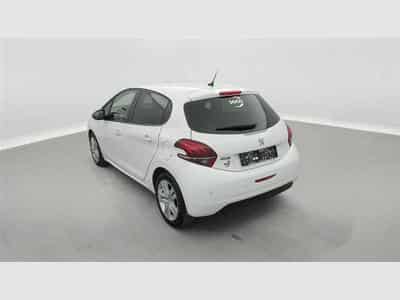 Peugeot 208 1.2i PureTech Signature CARPLAY / PDC (2019) - Foto 2