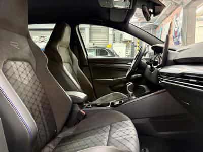 VW Golf Golf VIII 1.5 E-TSi 150cv R-LINE (2025) - Photo 8
