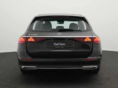 Mercedes E 220 d T Avantgarde LED+Kamera+AHK+Apple (2025) - Photo 4
