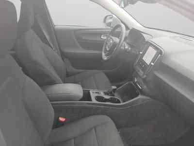 Volvo XC40 Essentiel B3 Mild Hybrid (2025) - Photo 15