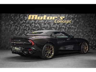 Aston-Martin Vanquish Volante V12 Twin Turbo - Minotaur Green (2026) - Photo 3
