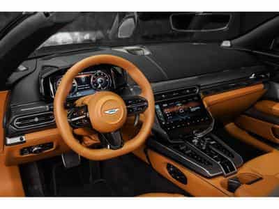 Aston-Martin Vanquish Volante V12 Twin Turbo - Minotaur Green (2026) - Photo 8