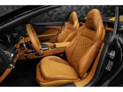 Aston-Martin Vanquish Volante V12 Twin Turbo - Minotaur Green (2026) - Photo 9
