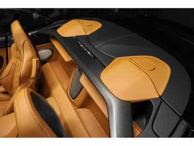 Aston-Martin Vanquish Volante V12 Twin Turbo - Minotaur Green (2026) - Photo 15