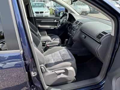 VW Touran Touran Highline 1.4 *Automatik*Xenon*Navi*SHZ (2012) - Foto 9