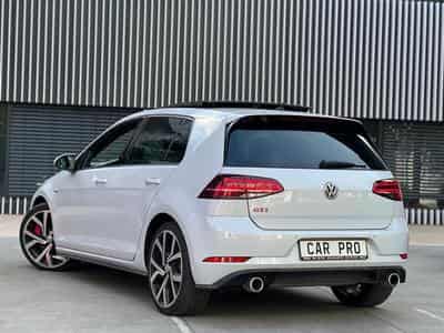 VW Golf VII GTI PERFORMANCE / AUTOMATIQUE / TOIT OUVRANT / (2019) - Photo 4