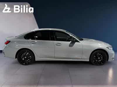 BMW 330 330e xDrive M Sport (2023) - Photo 4