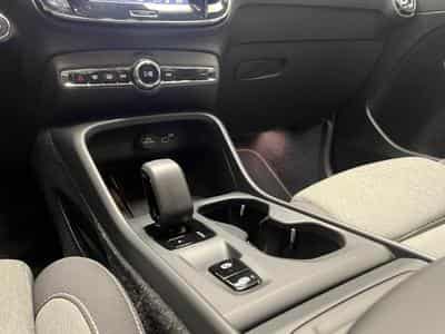 Volvo XC40 B3 Core / Essence (2024) - Foto 8