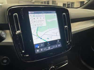 Volvo XC40 B3 Core / Essence (2024) - Foto 12