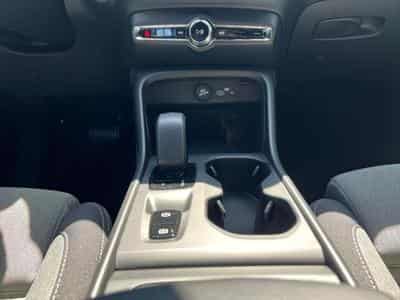 Volvo XC40 B3 Core / Essence (2024) - Foto 11