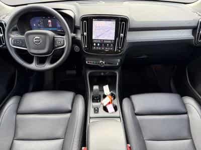 Volvo XC40 B3 Core / Essence (2025) - Foto 3
