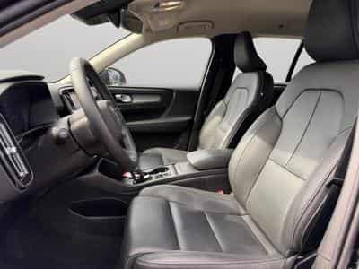 Volvo XC40 B3 Core 2026 / Essence (2025) - Foto 10