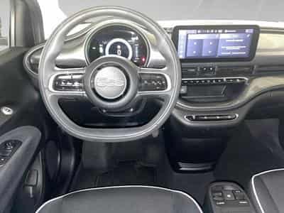 Fiat 500 500e 42 kWh LIMO (2023) - Photo 6