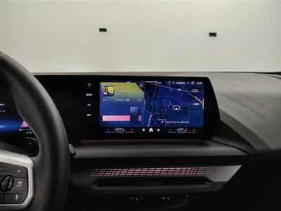 BMW 120 120iA Pack M NAVI / FULL LED / CAMERA / JA 18" (2025) - Photo 11
