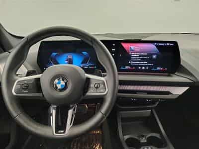BMW 120 120iA Pack M NAVI / FULL LED / CAMERA / JA 18" (2025) - Photo 9
