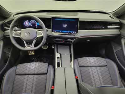 VW Passat 2.0 TDi 150cv DSG R-Line NAVI / FULL LED / CAMERA / JA 18" (2025) - Photo 8