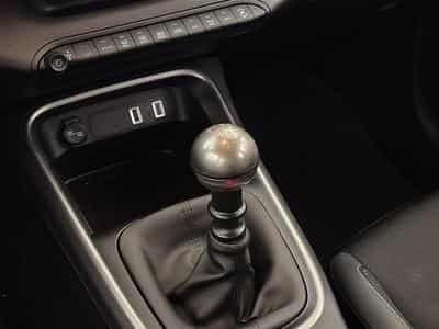 Jeep Avenger 1.2 Turbo 100cv Altitude NAVI / S-CUIR / FULL LED / CARPLAY (2025) - Foto 12