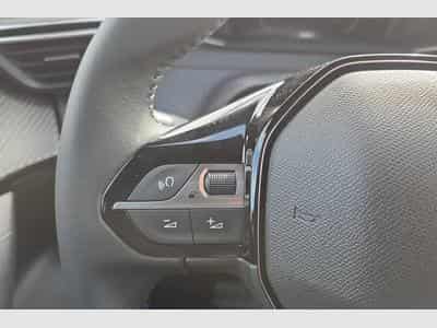 Peugeot 2008 Hybrid 145 e-DCS6 Allure (2026) - Foto 15