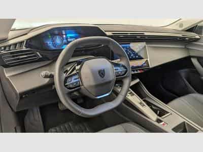 Peugeot 308 Hybrid 145 e-DCS6 Allure (2025) - Foto 15