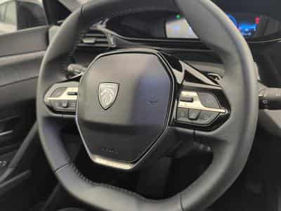 Peugeot 308 Hybrid 145 e-DCS6 Allure (2025) - Photo 11