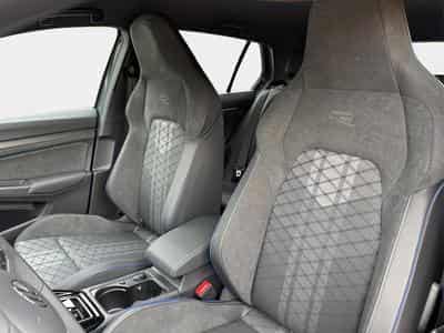 VW Golf R-Line Limited (2026) - Photo 15