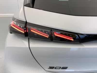 Peugeot 308 HYBRID 145 E-DCS6 ALLURE (2026) - Photo 11