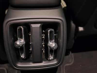 Volvo XC40 VOLVO XC40 T2 automatic Essence Plus Dar (2022) - Foto 15