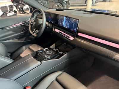BMW Série 5 550e xDrive Berline (2025) - Photo 10