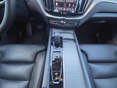 Volvo XC60 B4 Plus Dark / Essence (2024) - Foto 11