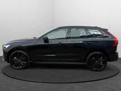 Volvo XC60 B5 AWD Ultra Black Edition / Essence (2025) - Foto 4