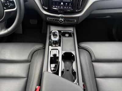 Volvo XC60 B5 AWD Ultra Black Edition / Essence (2025) - Foto 11