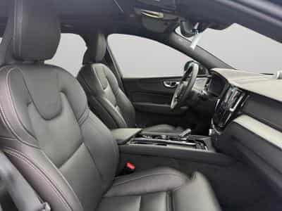 Volvo XC60 B5 AWD Ultra Black Edition / Essence (2025) - Foto 15