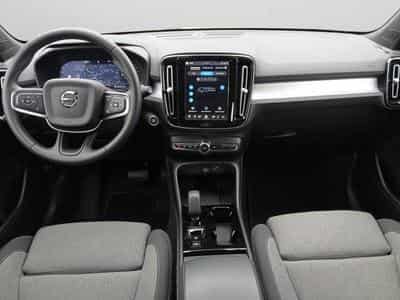 Volvo XC40 Plus Dark B3 Mild Hybrid (2025) - Photo 10