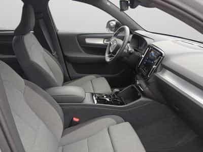 Volvo XC40 Plus Dark B3 Mild Hybrid (2025) - Photo 15