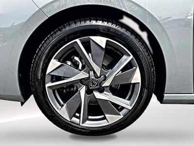 Peugeot 308 1.5 BLUEHDI 130 ALLURE EAT8 (2025) - Photo 9