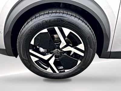 Peugeot 2008 1.2 100 ALLURE (2025) - Photo 9