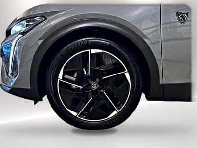 Peugeot 408 HYBRID 145 GT E-DCS6 (2025) - Foto 9