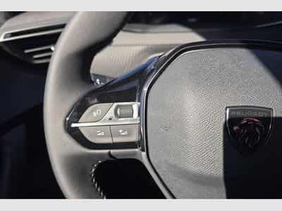Peugeot 2008 Hybrid 145 e-DCS6 Allure (2026) - Foto 15