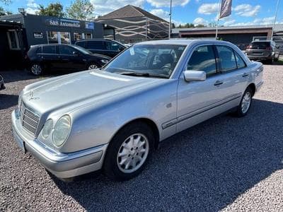 Mercedes E 200 E 200 Lim. *TÜV Neu* Steuerkette Neu*Klimaautom* (1998) - Foto 1