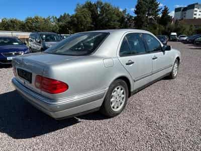 Mercedes E 200 E 200 Lim. *TÜV Neu* Steuerkette Neu*Klimaautom* (1998) - Photo 4