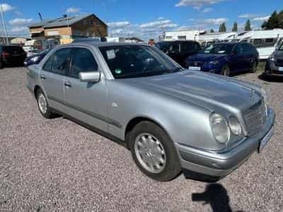 Mercedes E 200 E 200 Lim. *TÜV Neu* Steuerkette Neu*Klimaautom* (1998) - Photo 3