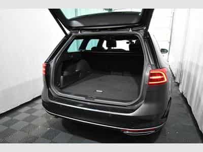 VW Passat Passat Variant R-Line 4Motion, AHK, DCC, Pano., (2019) - Photo 4