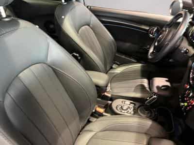 MINI Cooper Cooper SE (2023) - Photo 12