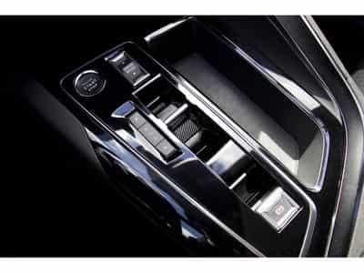 Peugeot 3008 PureTech 130 EAT8 Allure (2024) - Photo 11