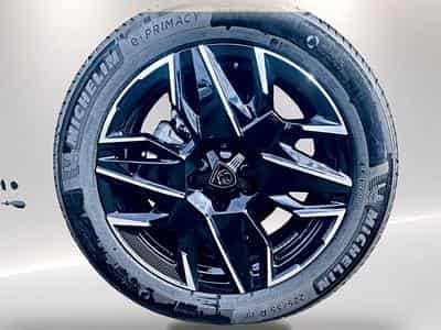 Peugeot 3008 1.2 HYBRID 145 ALLURE E-DCS6 (2025) - Foto 9