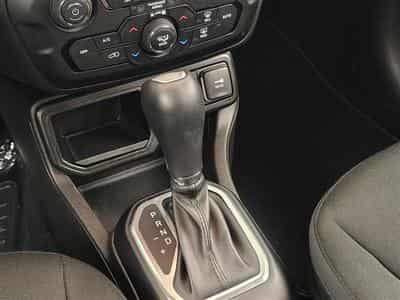 Jeep Renegade 1.5 T4 E-Hybrid Latitude DCT *NAVI/FULL LED/CAMERA/JA17* (2023) - Photo 12