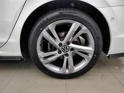 VW Golf 2.0 TDi R-Line Business Premium DSG (2024) - Foto 6