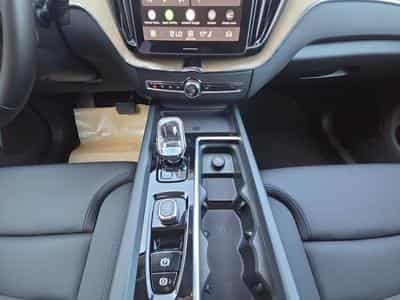 Volvo XC60 T6 Plus Dark / Hybride FACELIFT KIT HIVER INCLUS (2025) - Photo 11